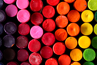 다양한 크레용.