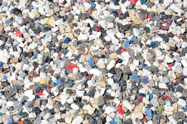 Corian®-Abfälle werden als Steine im Landschaftsbau verwendet.