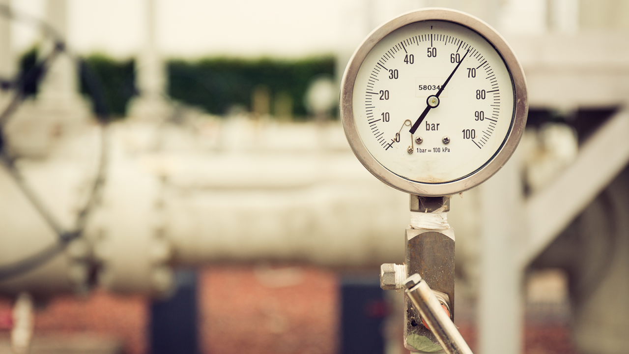 Closeup of a high pressure manometer measuring natural gas pressure.